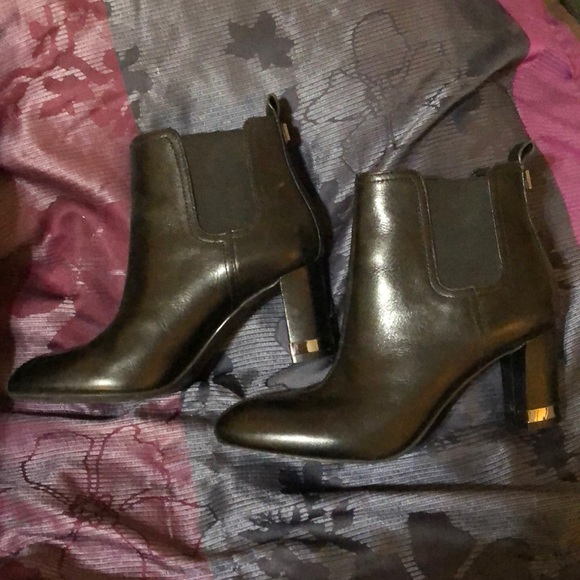 Tory Birch Like New Black Mid Bootie - Picture 4 of 6